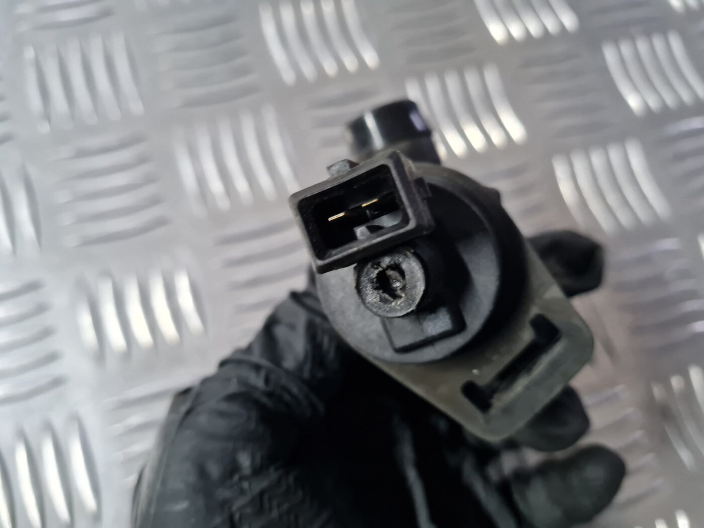 Solenoīda vakuuma vārsts priekš VOLVO XC 60 2009 3 Solenoīda vakuuma vārsts priekš VOLVO XC 60 2009