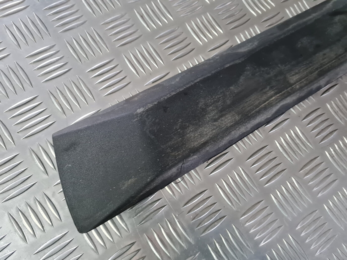 Aizmugurējo labo durvju moldings priekš VOLVO XC 60 2009 2 Aizmugurējo labo durvju moldings priekš VOLVO XC 60 2009