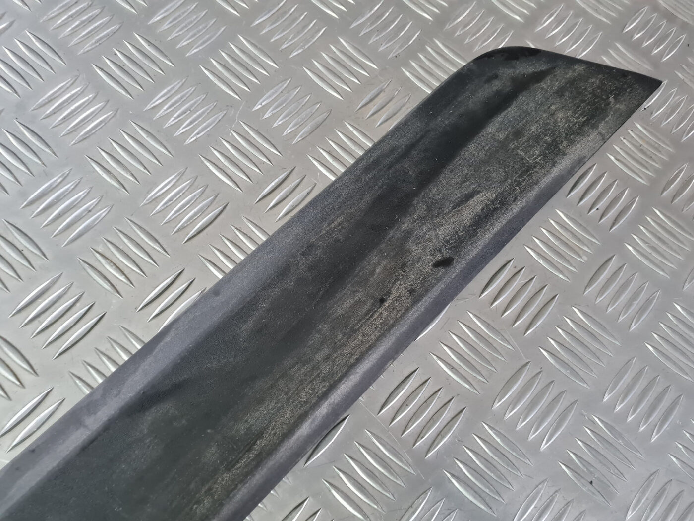 Aizmugurējo labo durvju moldings priekš VOLVO XC 60 2009 7 Aizmugurējo labo durvju moldings priekš VOLVO XC 60 2009