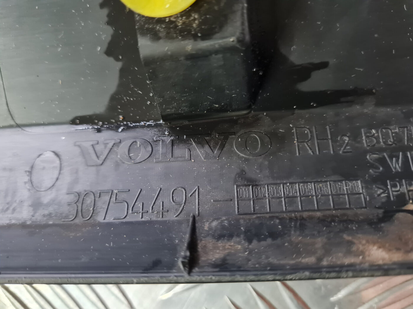 Aizmugurējo labo durvju moldings priekš VOLVO XC 60 2009 3 Aizmugurējo labo durvju moldings priekš VOLVO XC 60 2009