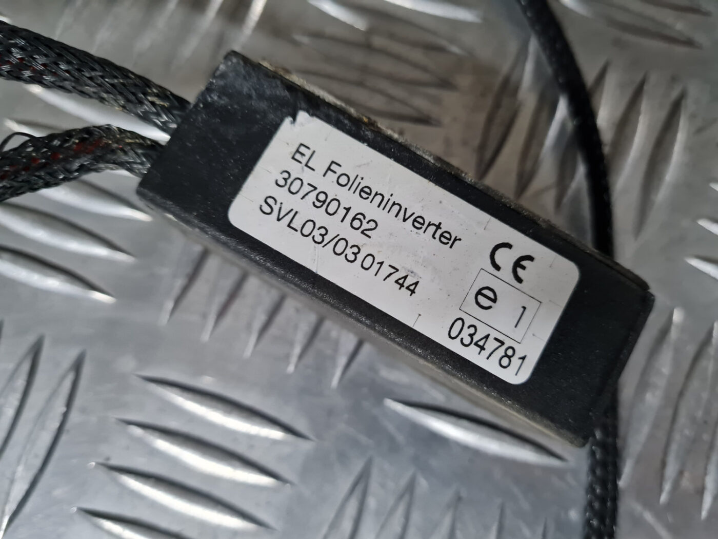 Salona sliekšņa apgaismojuma vadi priekš VOLVO XC 60 2009 4 Salona sliekšņa apgaismojuma vadi priekš VOLVO XC 60 2009