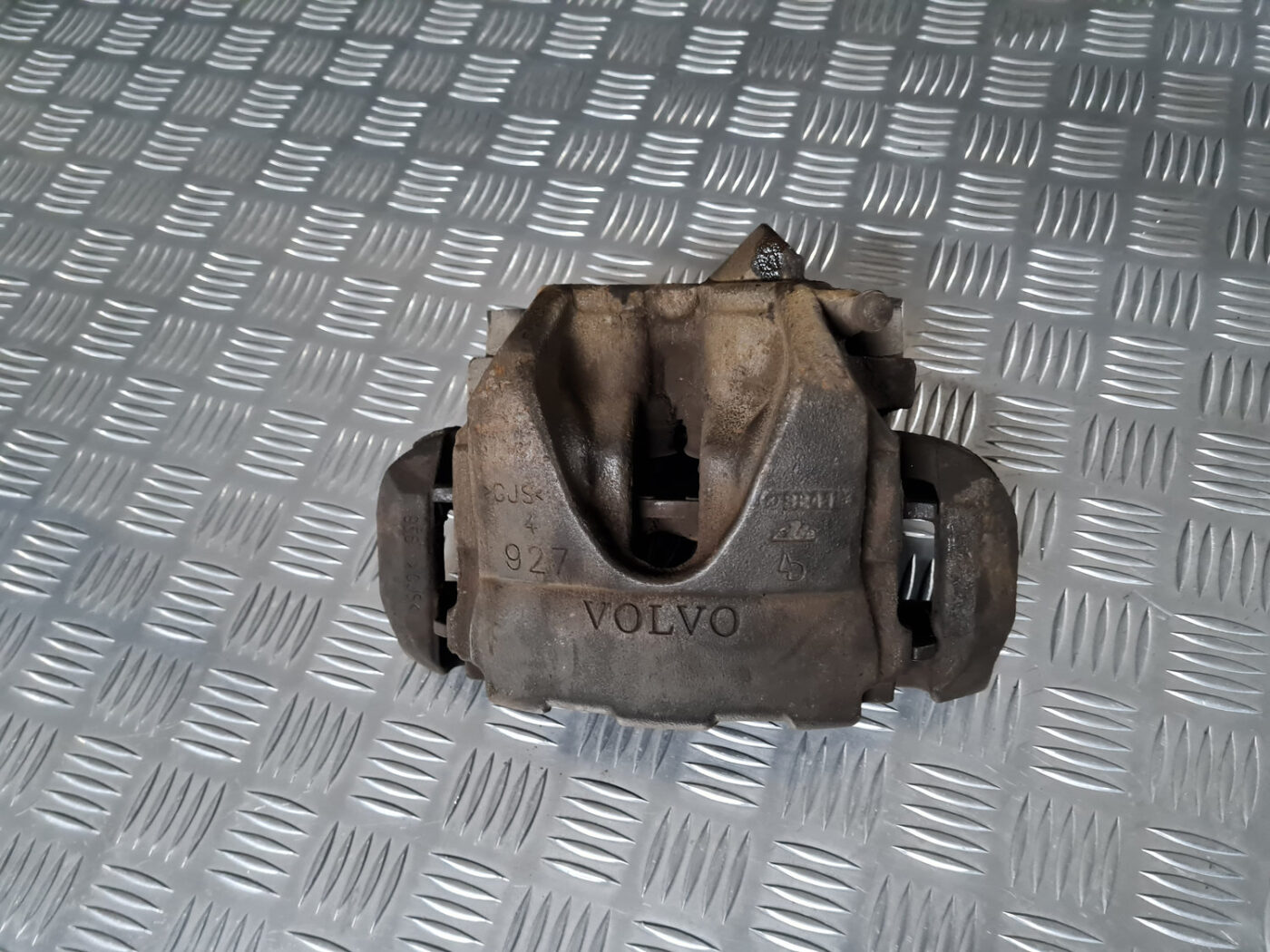 Priekšējais kreisais suports priekš VOLVO XC 60 2009 2 Priekšējais kreisais suports priekš VOLVO XC 60 2009