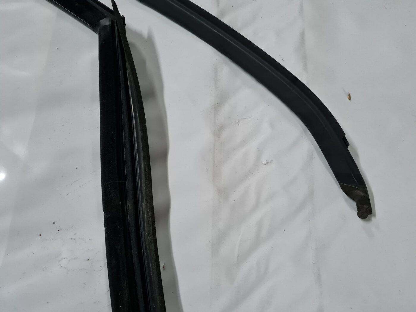 Durvju gumija priekš VOLVO XC 60 2009 10 Durvju gumija priekš VOLVO XC 60 2009