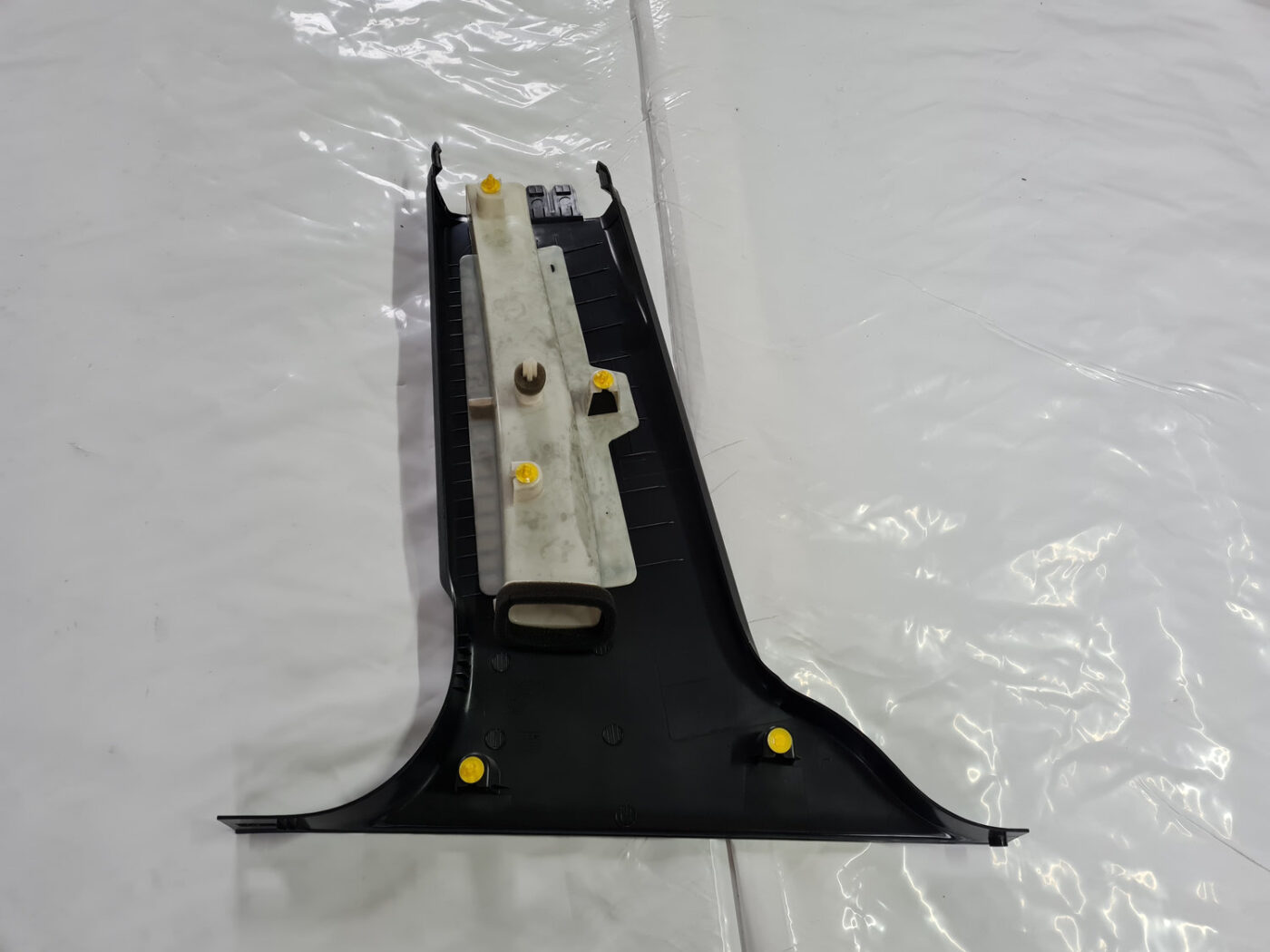 Vidējas salona statnes apdare priekš VOLVO XC 60 2009 2 Vidējas salona statnes apdare priekš VOLVO XC 60 2009