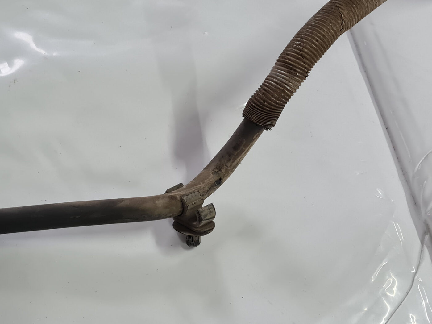 Degvielas caurule priekš VOLVO XC 60 2009 7 Degvielas caurule priekš VOLVO XC 60 2009