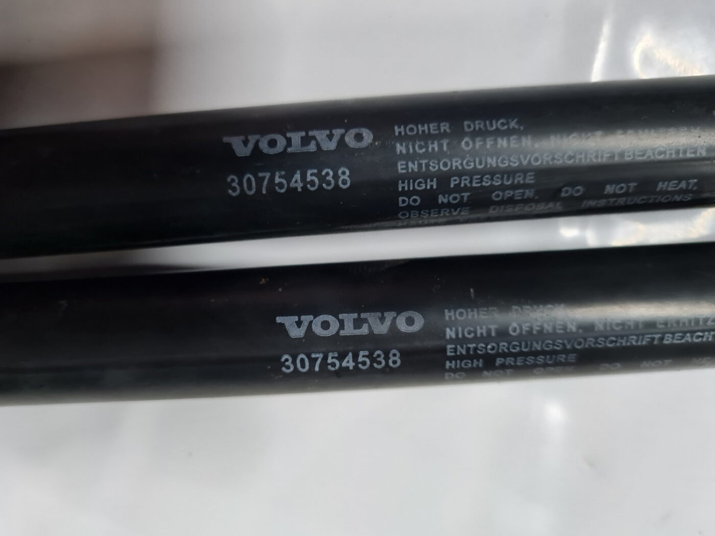 Bagažnieka vāka amortizators priekš VOLVO XC 60 2009 3 Bagažnieka vāka amortizators priekš VOLVO XC 60 2009