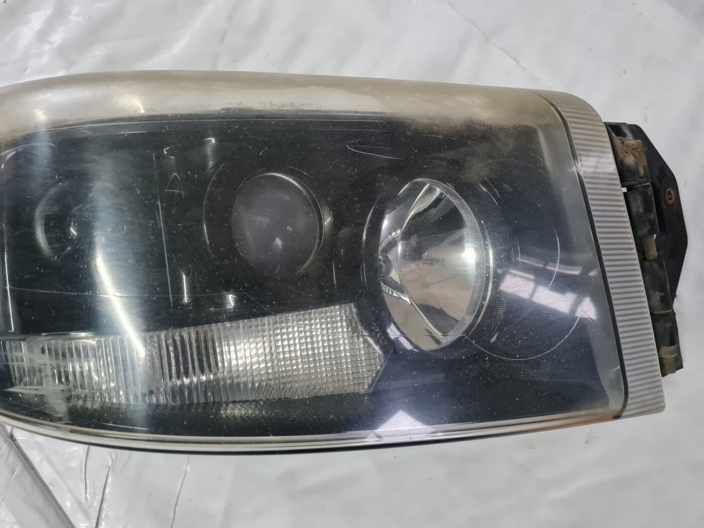 Priekšējais labais lukturis priekš RENAULT TRUCK 2004 16 Priekšējais labais lukturis priekš RENAULT TRUCK 2004