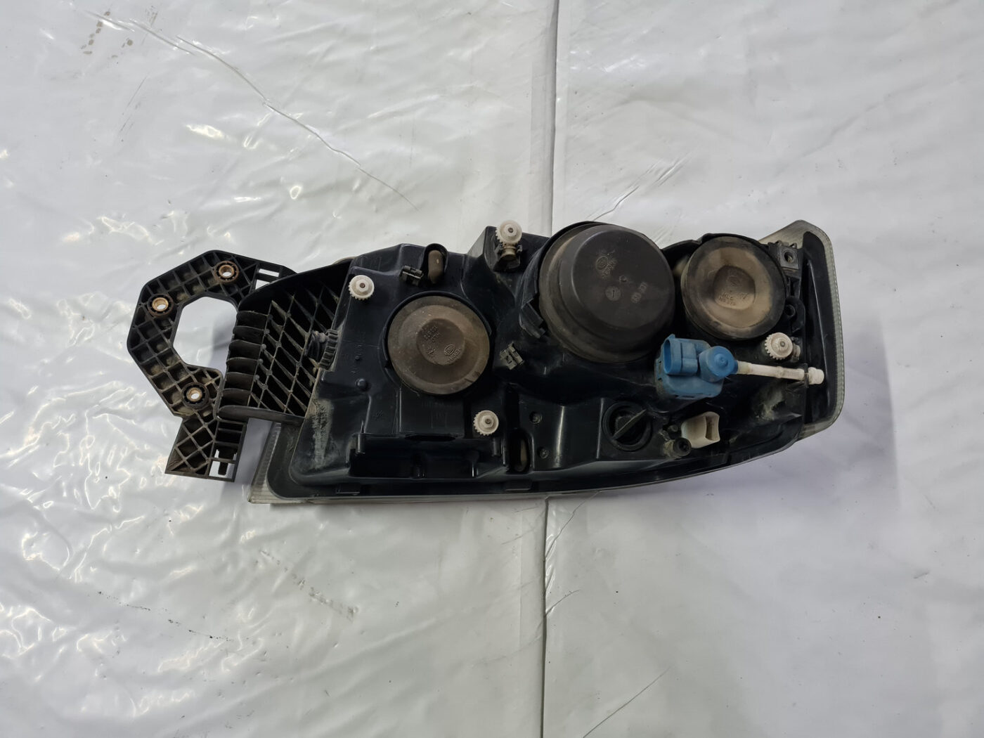 Priekšējais labais lukturis priekš RENAULT TRUCK 2004 9 Priekšējais labais lukturis priekš RENAULT TRUCK 2004