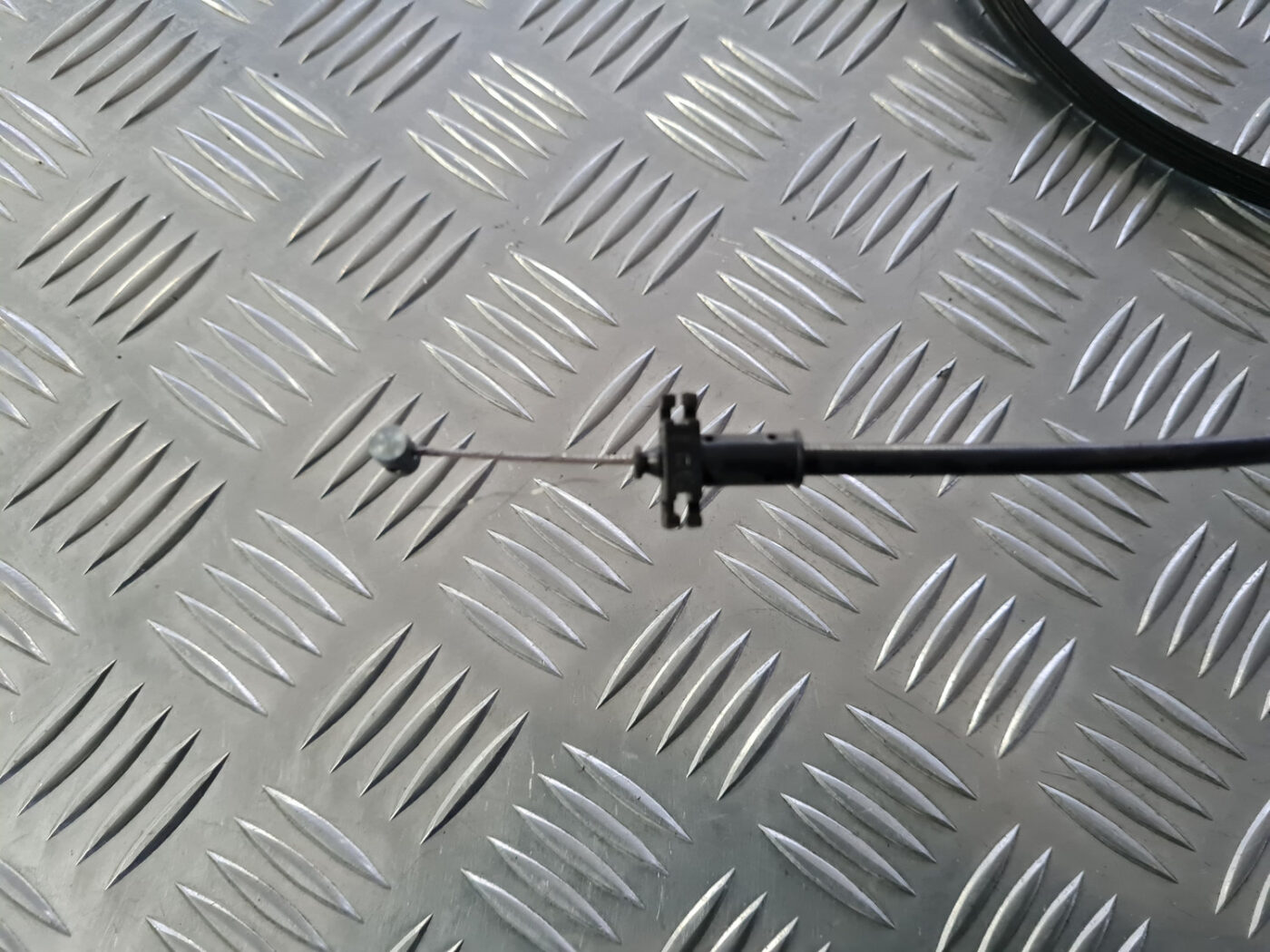 Priekšējo labo durvju slēdzene priekš VOLVO C30 2009 9 Priekšējo labo durvju slēdzene priekš VOLVO C30 2009