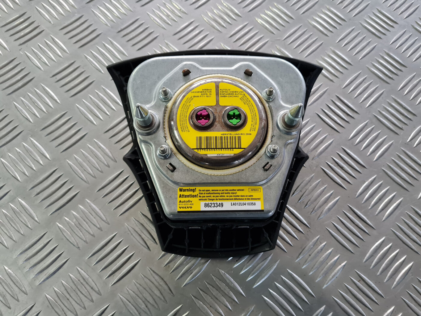 Stūres drošības spilvens priekš VOLVO C30 2009 5 Stūres drošības spilvens priekš VOLVO C30 2009