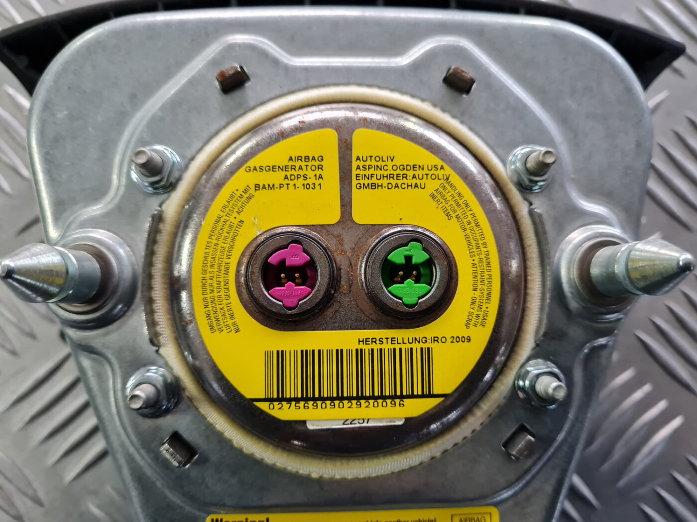 Stūres drošības spilvens priekš VOLVO C30 2009 3 Stūres drošības spilvens priekš VOLVO C30 2009