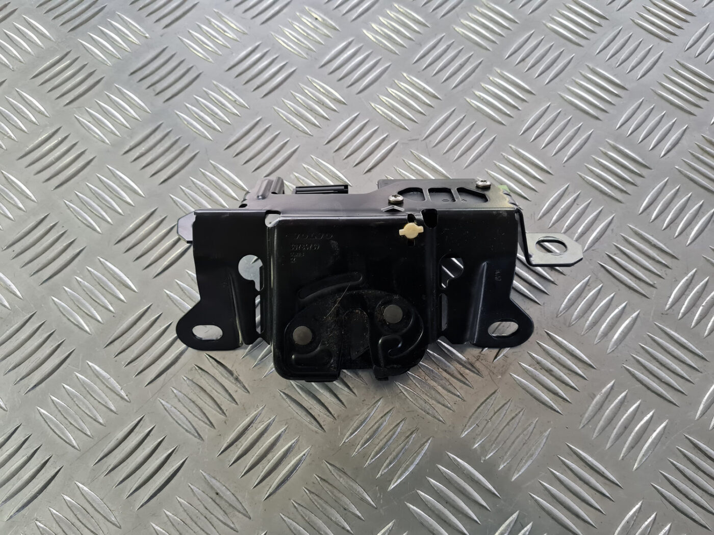 Bagāžnieka vāka slēdzene priekš VOLVO C30 2009 2 Bagāžnieka vāka slēdzene priekš VOLVO C30 2009