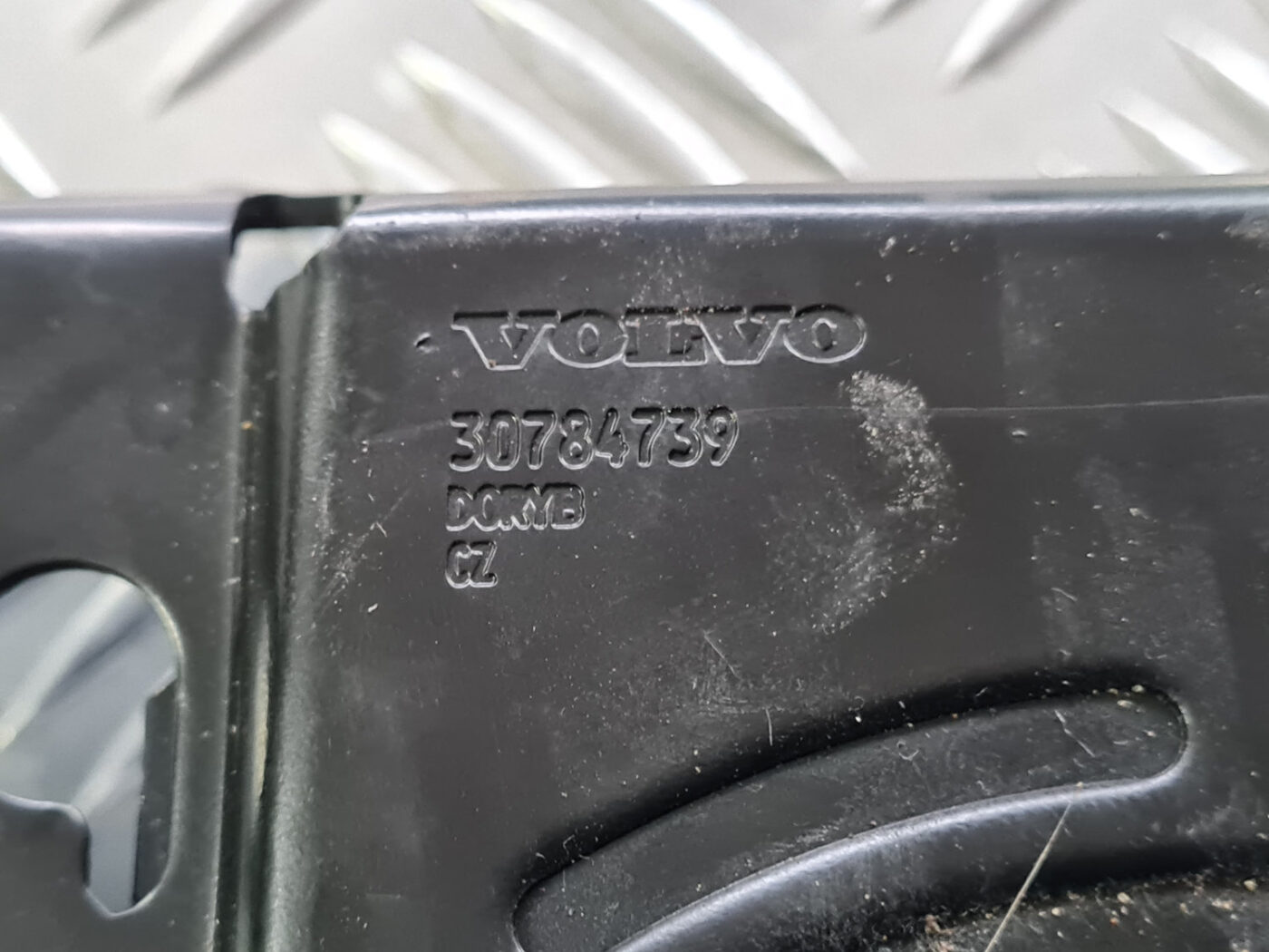 Bagāžnieka vāka slēdzene priekš VOLVO C30 2009 4 Bagāžnieka vāka slēdzene priekš VOLVO C30 2009