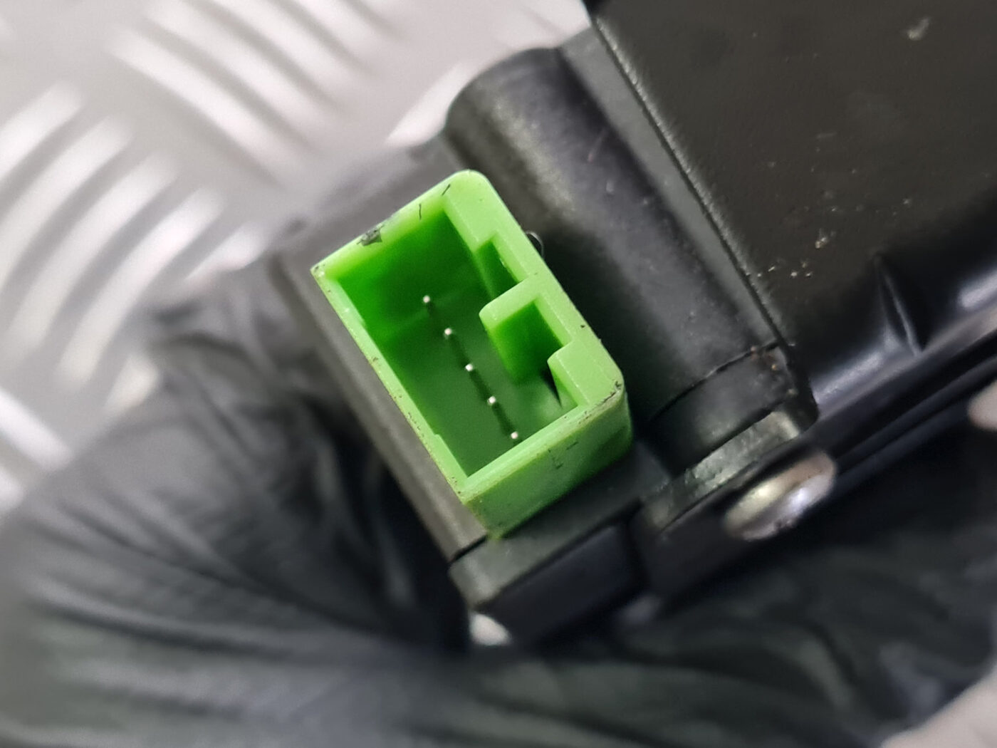 Bagāžnieka vāka slēdzene priekš VOLVO C30 2009 3 Bagāžnieka vāka slēdzene priekš VOLVO C30 2009