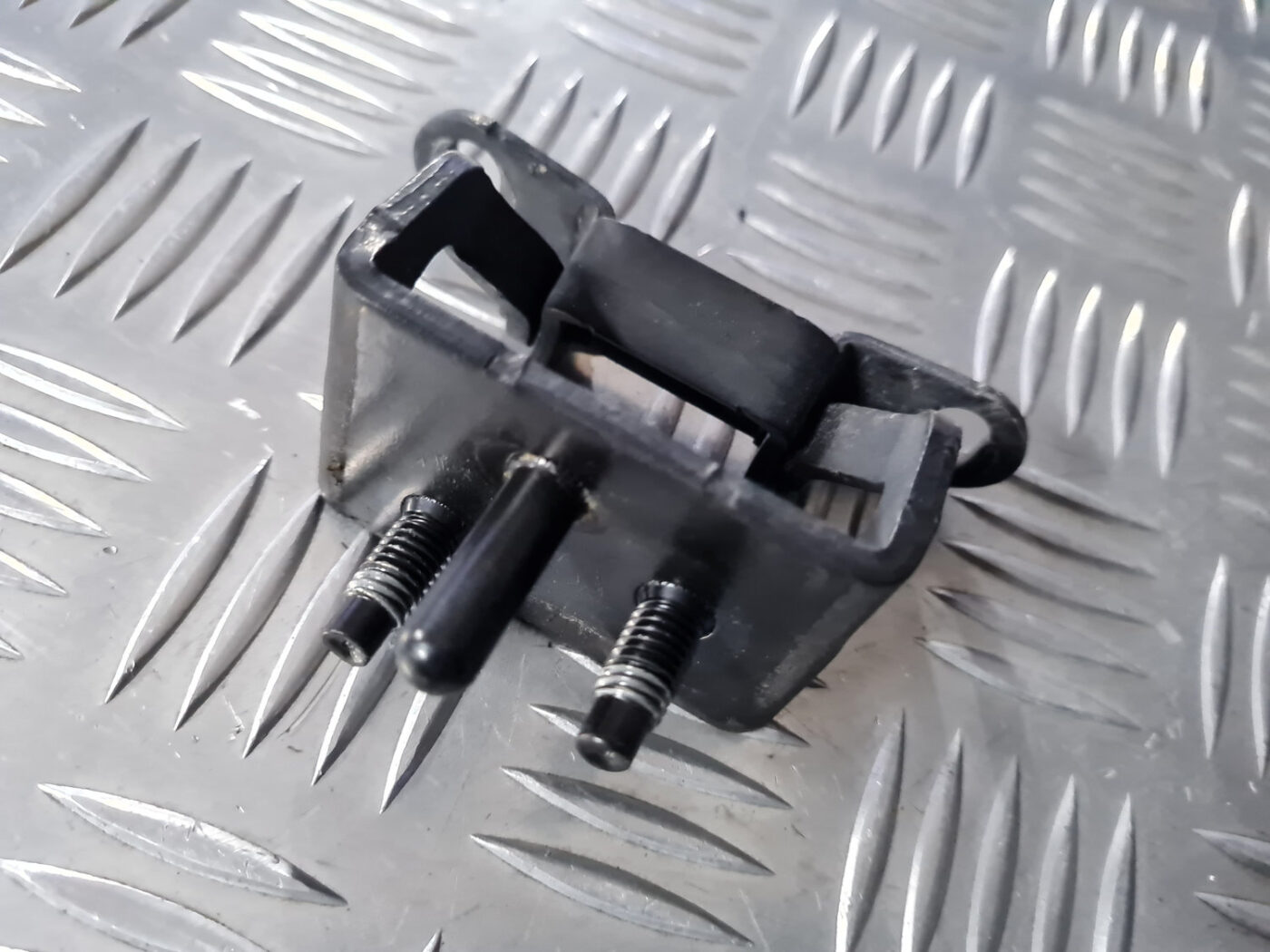 Bagažnieka vāka eņģe priekš VOLVO C30 2009 5 Bagažnieka vāka eņģe priekš VOLVO C30 2009