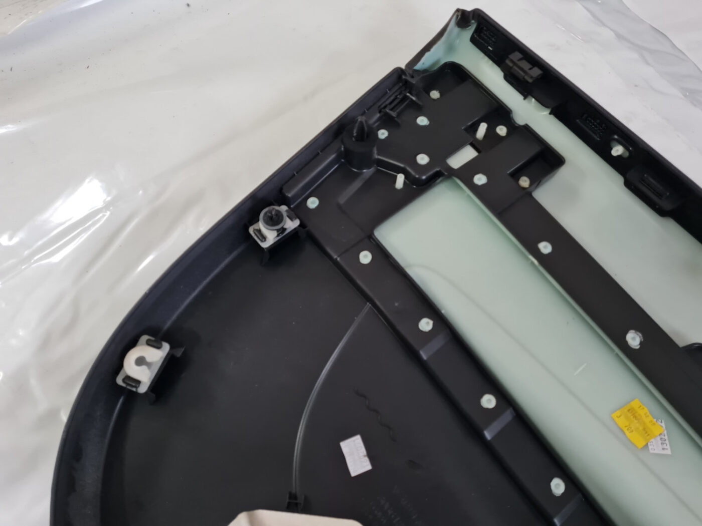 Priekšējo labo durvju apdare priekš VOLVO C30 2009 15 Priekšējo labo durvju apdare priekš VOLVO C30 2009