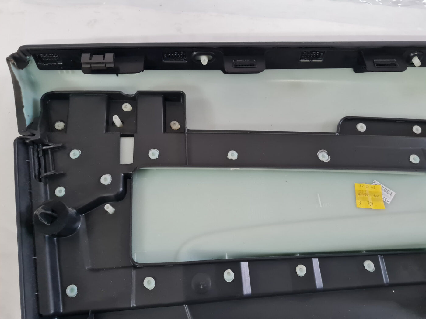 Priekšējo labo durvju apdare priekš VOLVO C30 2009 13 Priekšējo labo durvju apdare priekš VOLVO C30 2009