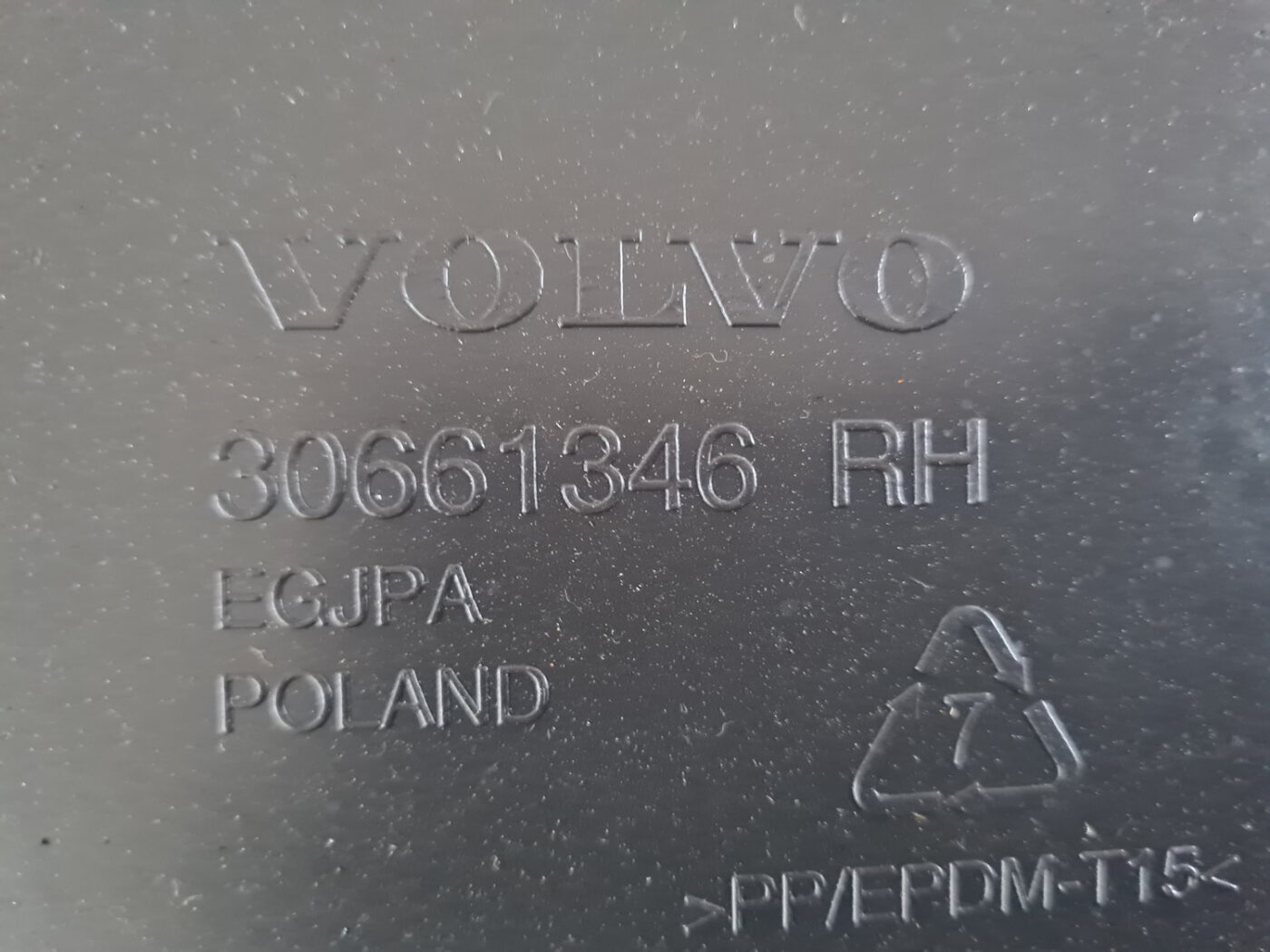 Priekšējo labo durvju apdare priekš VOLVO C30 2009 7 Priekšējo labo durvju apdare priekš VOLVO C30 2009