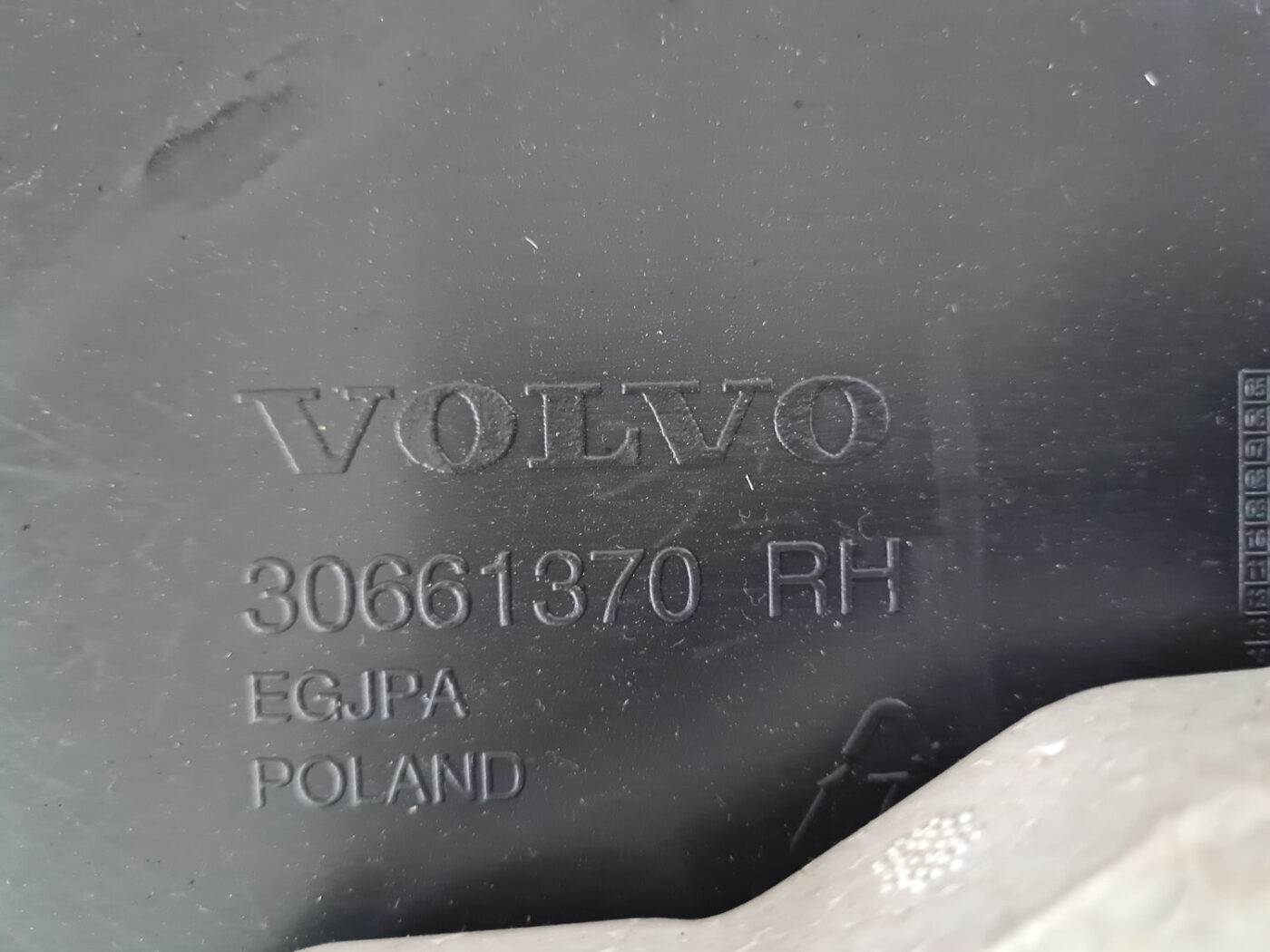 Priekšējo labo durvju apdare priekš VOLVO C30 2009 5 Priekšējo labo durvju apdare priekš VOLVO C30 2009