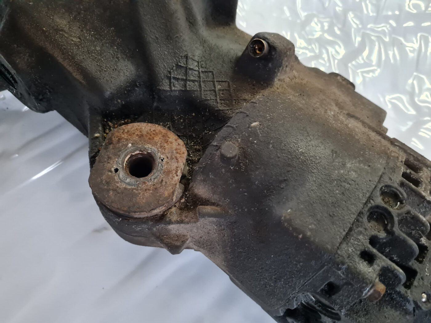 Aizmugurējais reduktors priekš VOLVO S60 2008 11 Aizmugurējais reduktors priekš VOLVO S60 2008