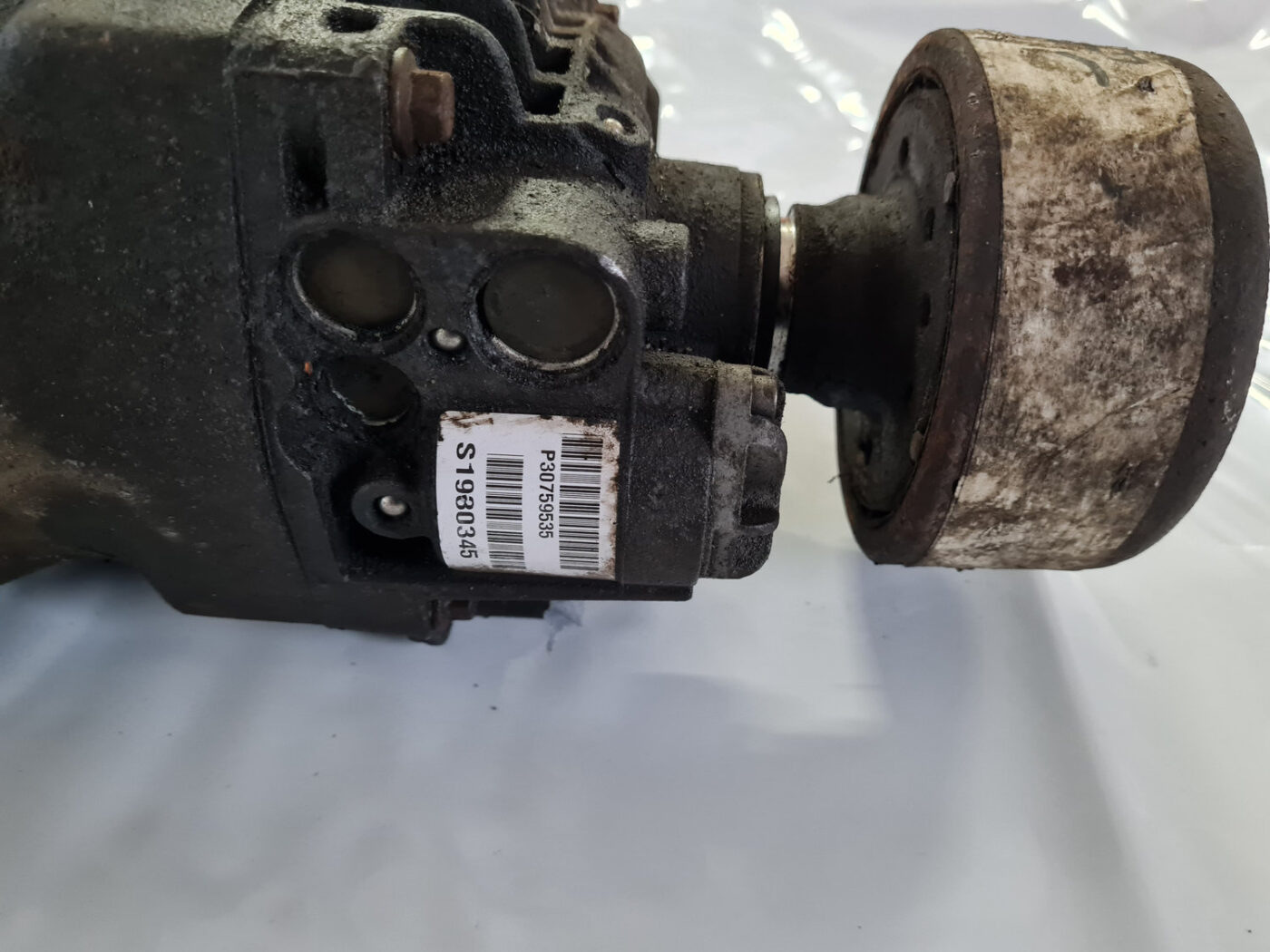 Aizmugurējais reduktors priekš VOLVO S60 2008 10 Aizmugurējais reduktors priekš VOLVO S60 2008