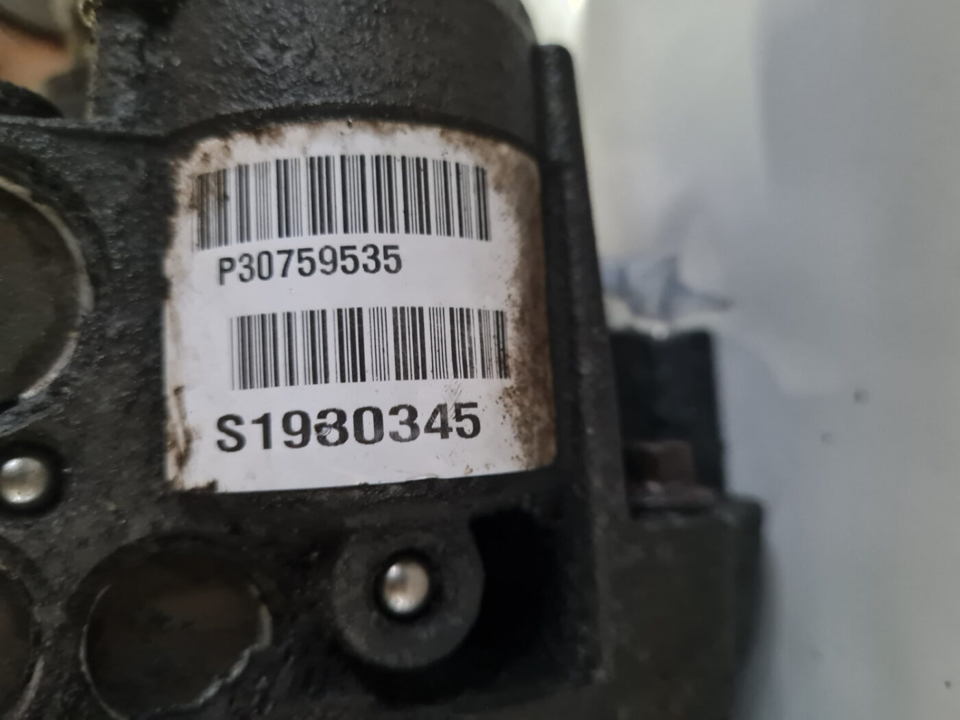 Aizmugurējais reduktors priekš VOLVO S60 2008 9 Aizmugurējais reduktors priekš VOLVO S60 2008