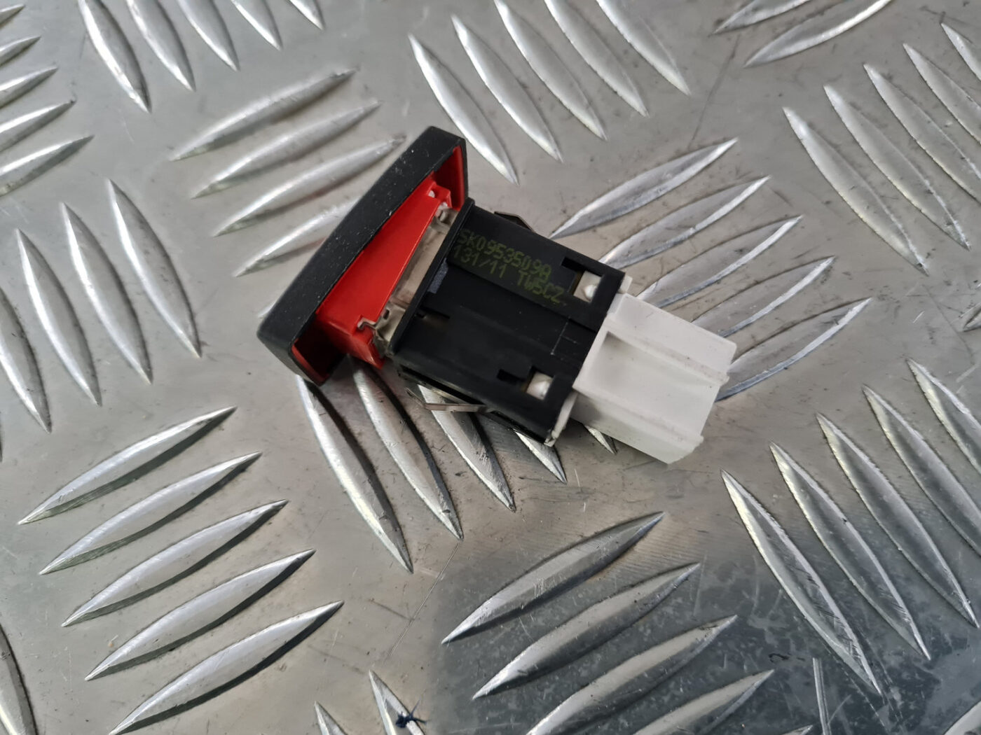 Trauksmes poga priekš VW GOLF 6 2011 2 Trauksmes poga priekš VW GOLF 6 2011