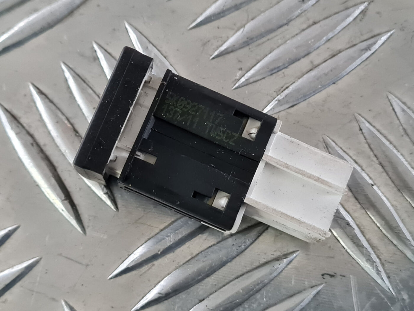 ESP poga priekš VW GOLF 6 2011 2 ESP poga priekš VW GOLF 6 2011