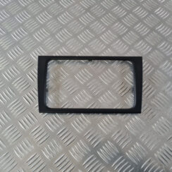 Mērinstrumentu paneļa dekoratīvais rāmis priekš VW GOLF 6 2011