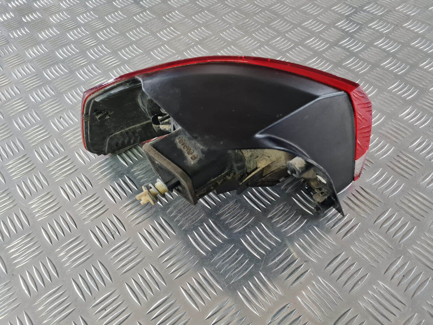 Aizmugurējais labais lukturis priekš VW GOLF 6 2011 9 Aizmugurējais labais lukturis priekš VW GOLF 6 2011