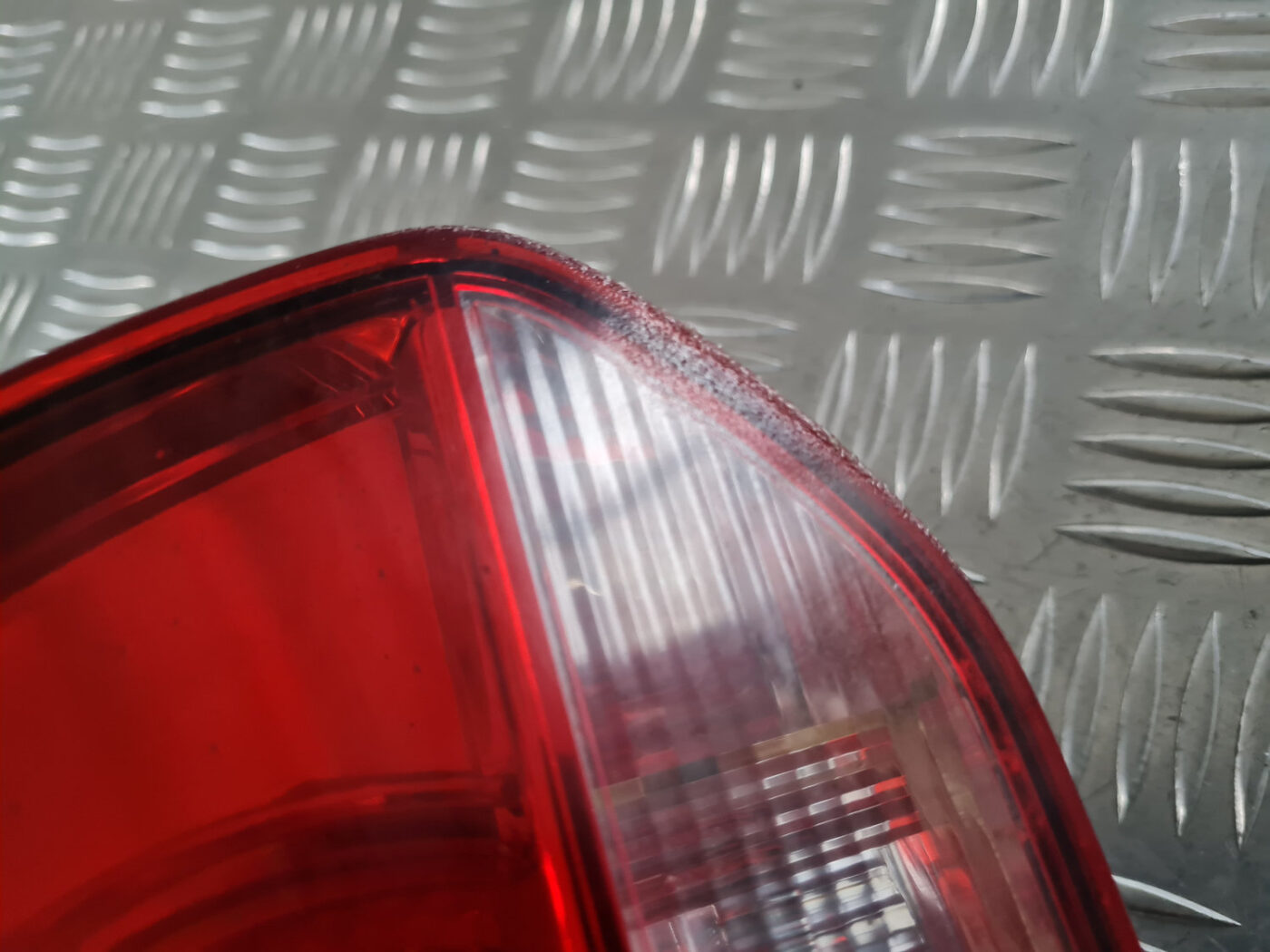 Bagāžnieka vāka kreisais lukturis priekš VW GOLF 6 2011 8 Bagāžnieka vāka kreisais lukturis priekš VW GOLF 6 2011