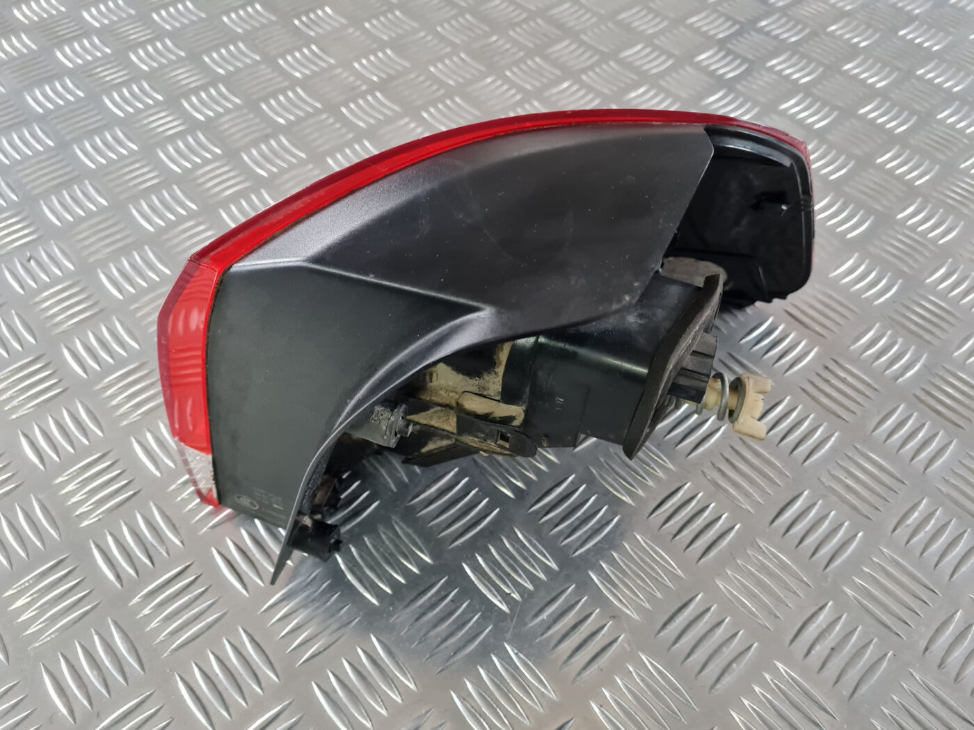 Aizmugurējais kreisais lukturis priekš VW GOLF 6 2011 9 Aizmugurējais kreisais lukturis priekš VW GOLF 6 2011