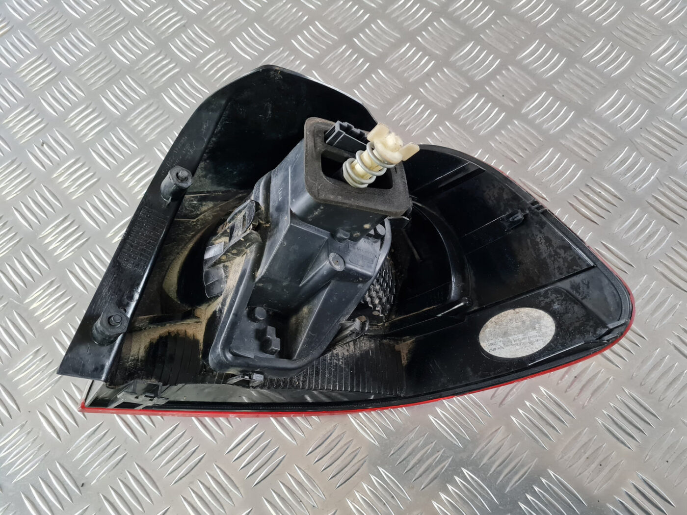 Aizmugurējais kreisais lukturis priekš VW GOLF 6 2011 8 Aizmugurējais kreisais lukturis priekš VW GOLF 6 2011