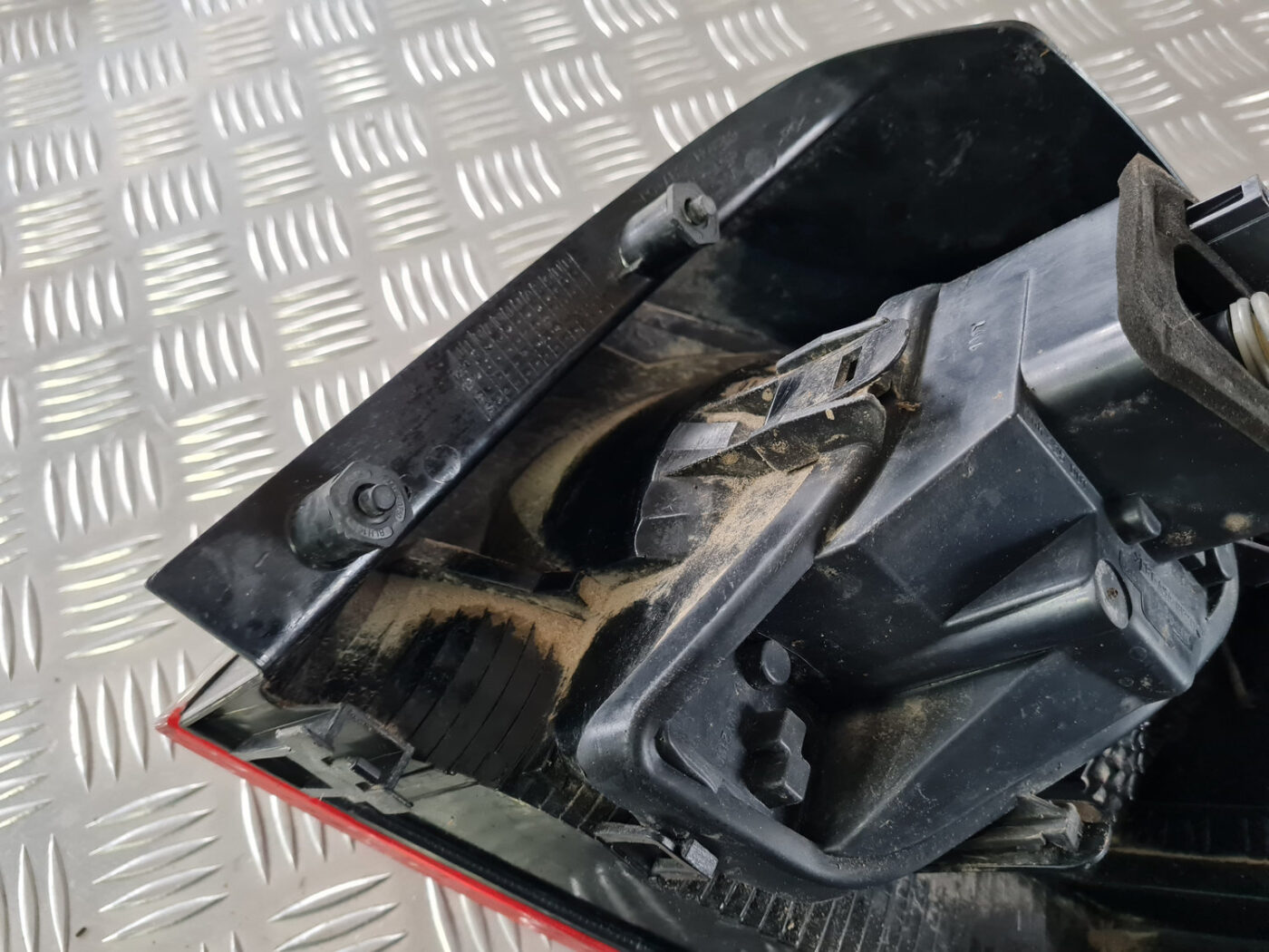 Aizmugurējais kreisais lukturis priekš VW GOLF 6 2011 5 Aizmugurējais kreisais lukturis priekš VW GOLF 6 2011