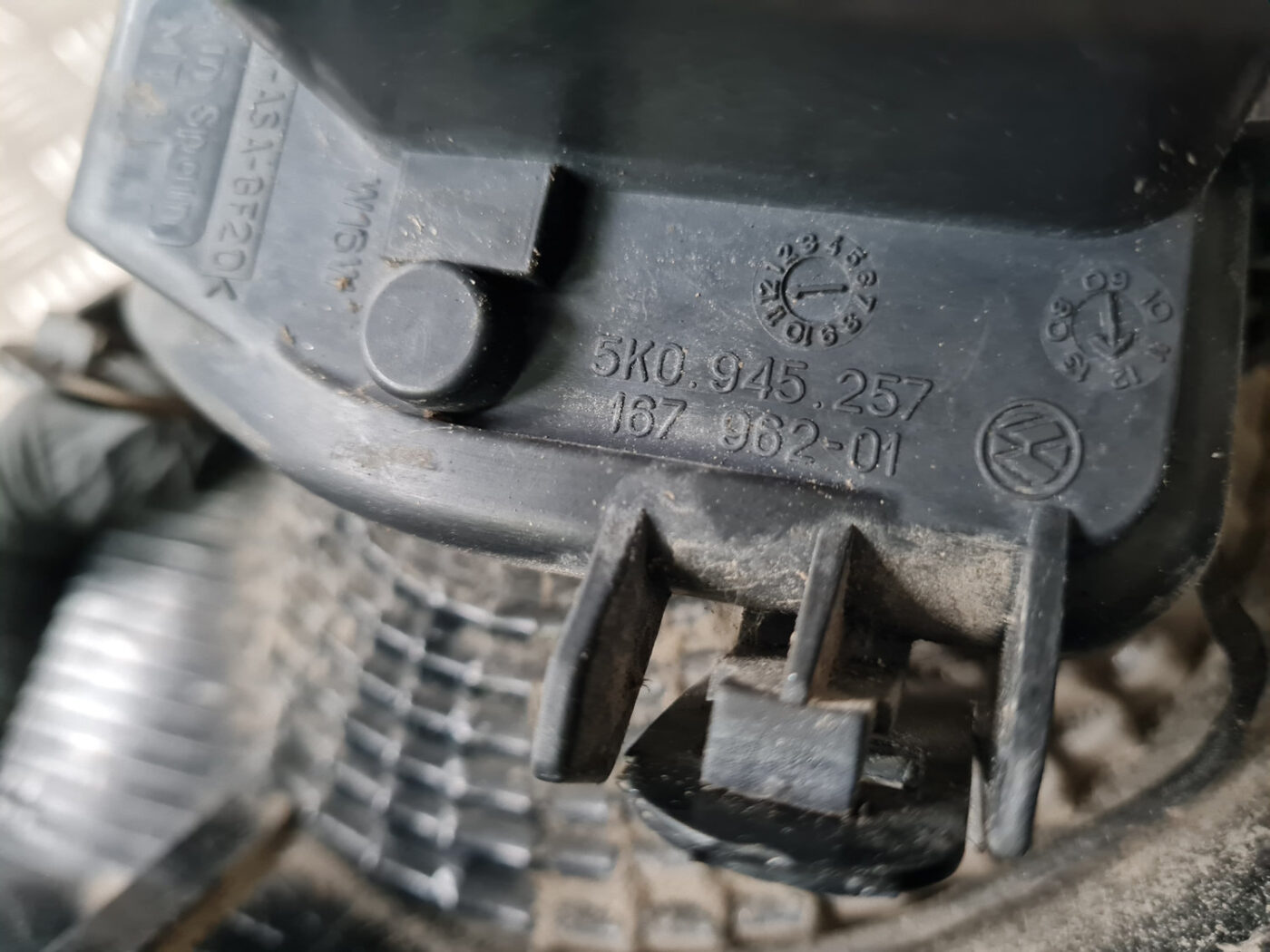 Aizmugurējais kreisais lukturis priekš VW GOLF 6 2011 4 Aizmugurējais kreisais lukturis priekš VW GOLF 6 2011