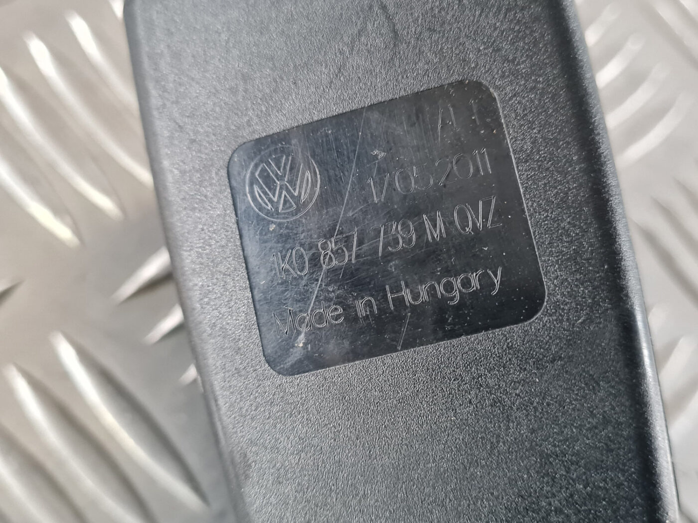 Aizmugurējā dubultā drošības jostas sprādze priekš VW GOLF 6 2011 2 Aizmugurējā dubultā drošības jostas sprādze priekš VW GOLF 6 2011