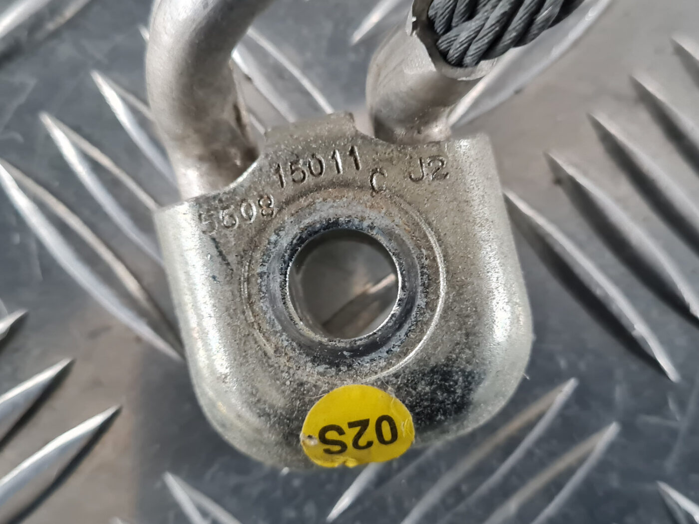 Aizmugurējā dubultā drošības jostas sprādze priekš VW GOLF 6 2011 3 Aizmugurējā dubultā drošības jostas sprādze priekš VW GOLF 6 2011