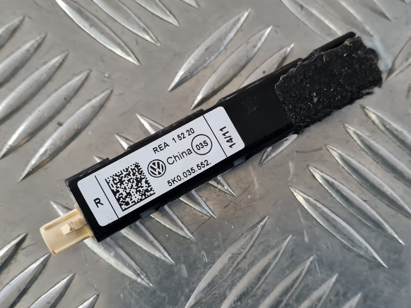 Antenas pastiprinātāja bloks priekš VW GOLF 6 2011 2 Antenas pastiprinātāja bloks priekš VW GOLF 6 2011