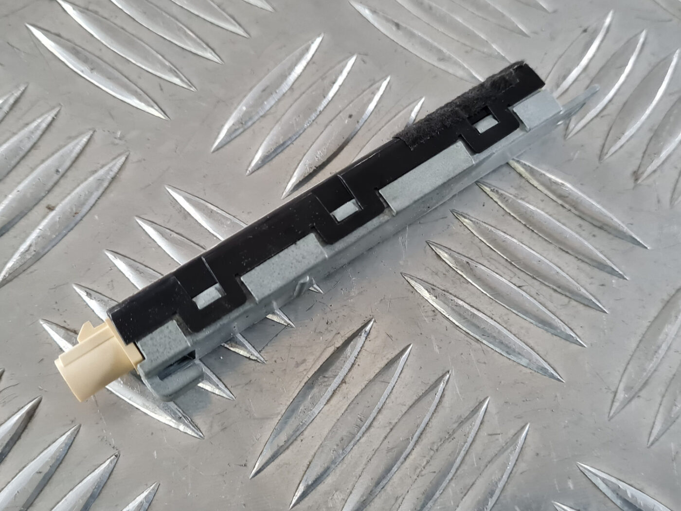 Antenas pastiprinātāja bloks priekš VW GOLF 6 2011 5 Antenas pastiprinātāja bloks priekš VW GOLF 6 2011