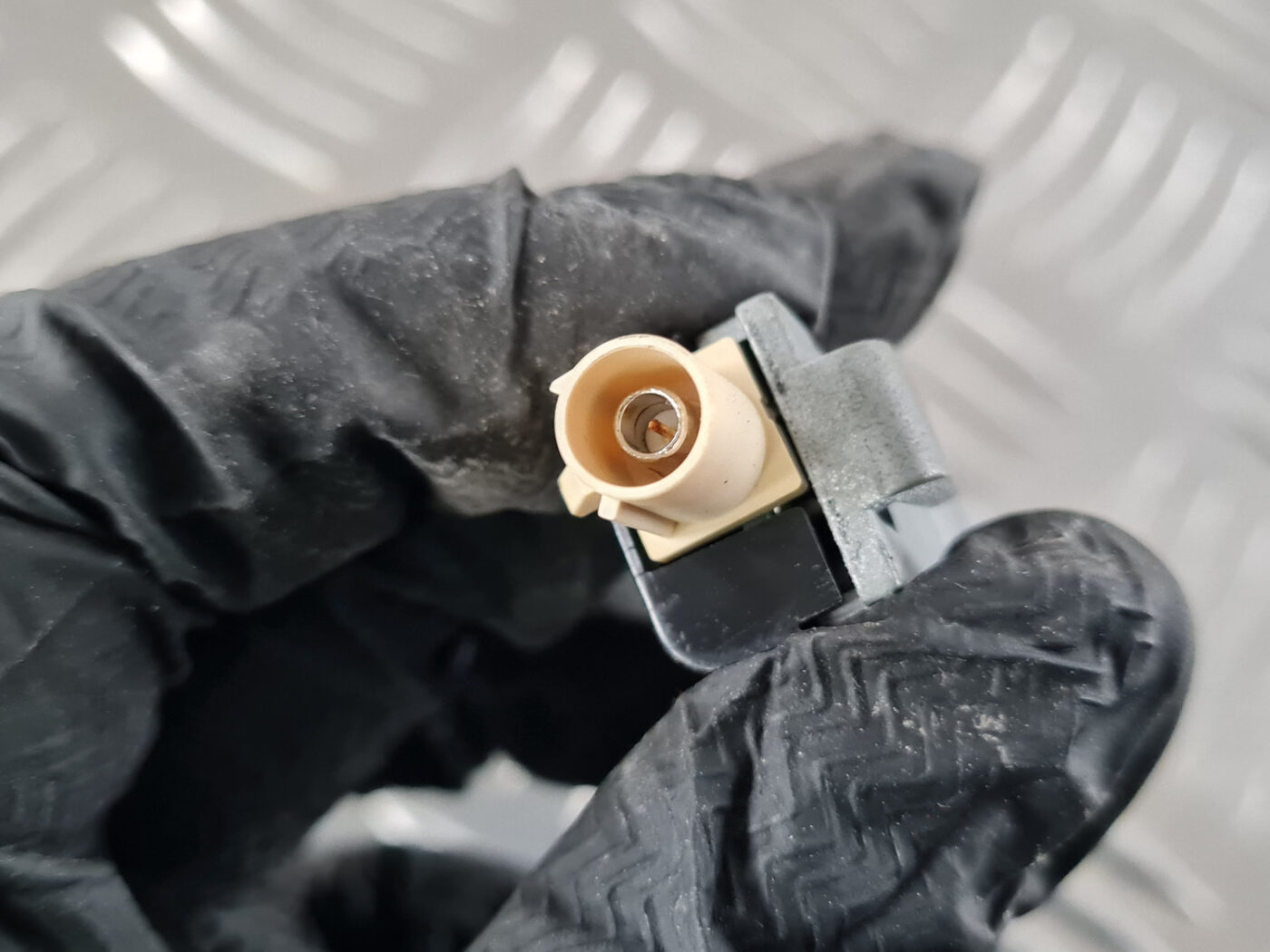 Antenas pastiprinātāja bloks priekš VW GOLF 6 2011 3 Antenas pastiprinātāja bloks priekš VW GOLF 6 2011