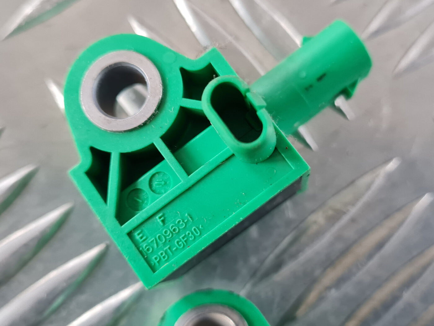 Drošības spilvena trieciensensors priekš VW GOLF 6 2011 2 Drošības spilvena trieciensensors priekš VW GOLF 6 2011