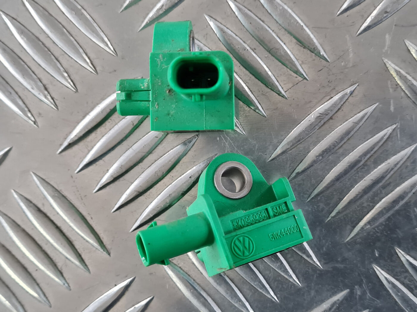 Drošības spilvena trieciensensors priekš VW GOLF 6 2011 5 Drošības spilvena trieciensensors priekš VW GOLF 6 2011