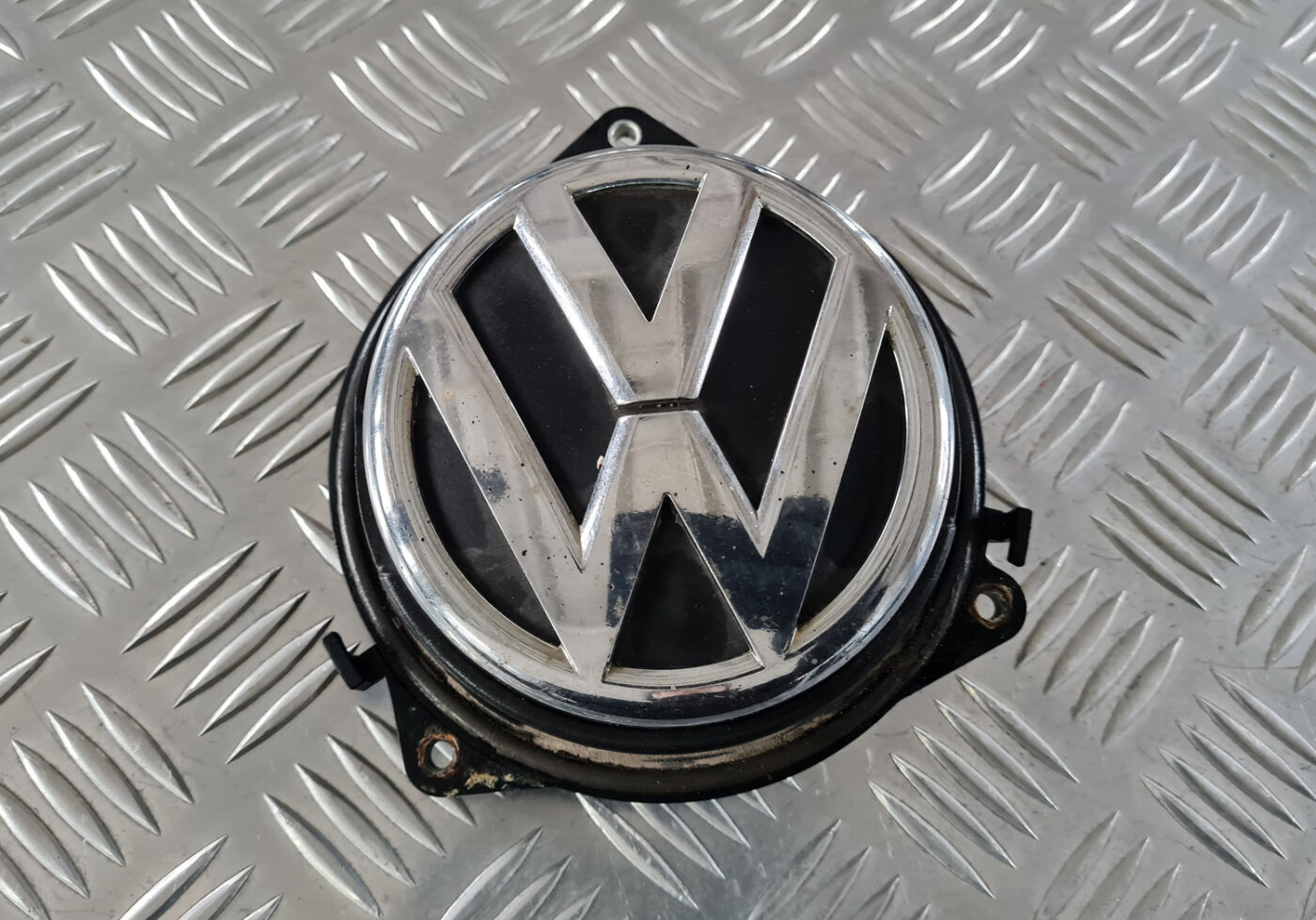 Bagažnieka vāka slēdzenes pogas emblēma priekš VW GOLF 6 2011 2 Bagažnieka vāka slēdzenes pogas emblēma priekš VW GOLF 6 2011