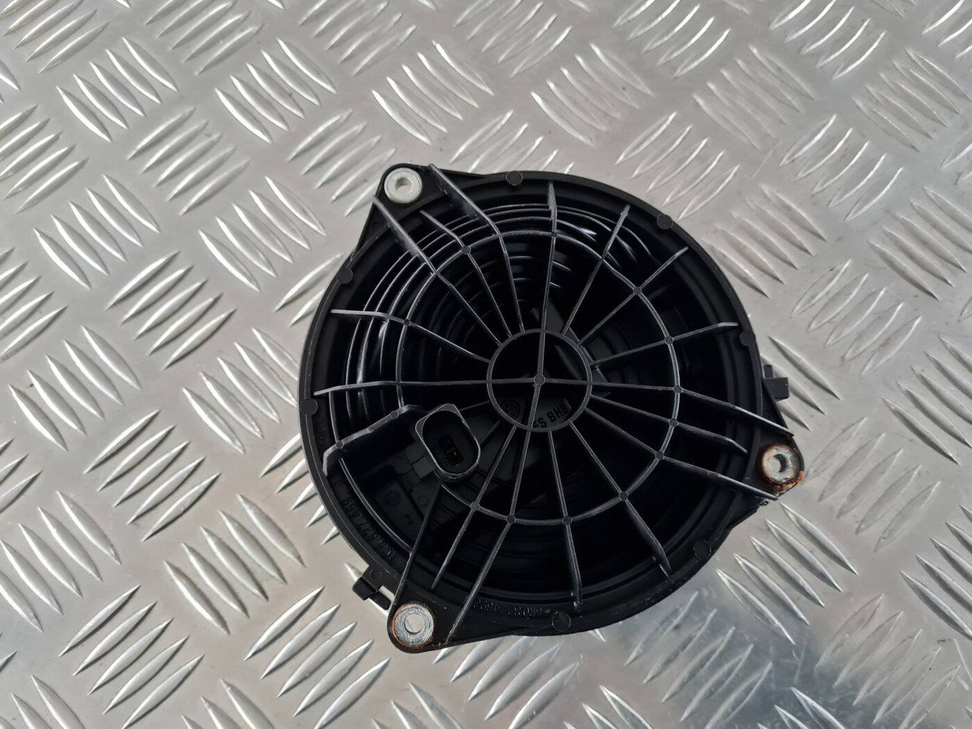 Bagažnieka vāka slēdzenes pogas emblēma priekš VW GOLF 6 2011 6 Bagažnieka vāka slēdzenes pogas emblēma priekš VW GOLF 6 2011