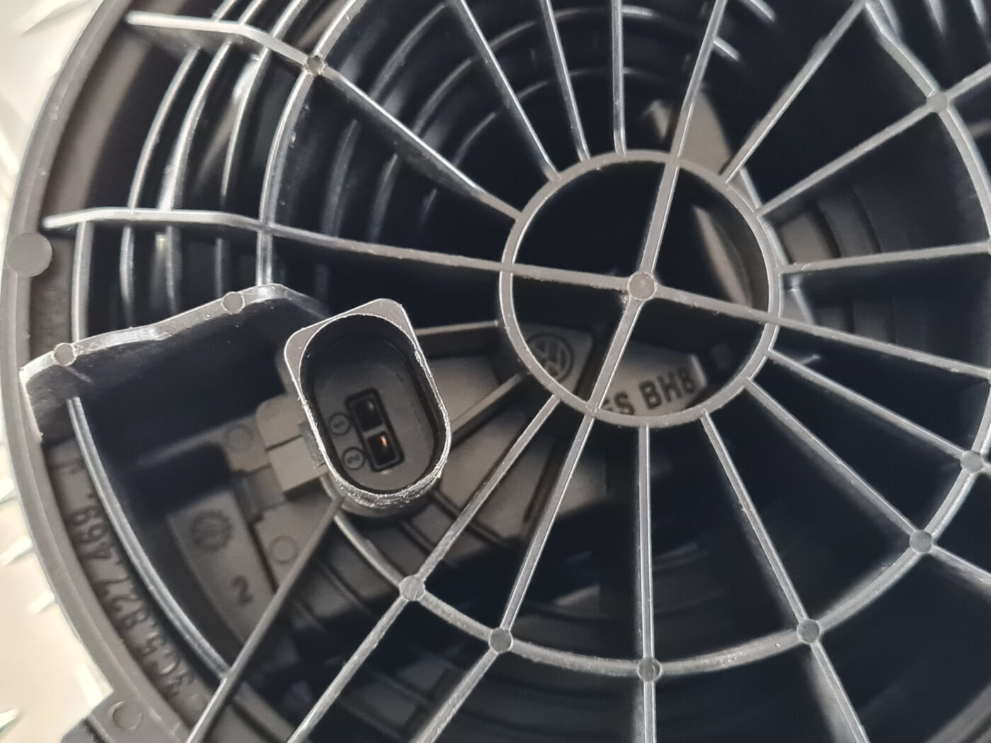 Bagažnieka vāka slēdzenes pogas emblēma priekš VW GOLF 6 2011 5 Bagažnieka vāka slēdzenes pogas emblēma priekš VW GOLF 6 2011