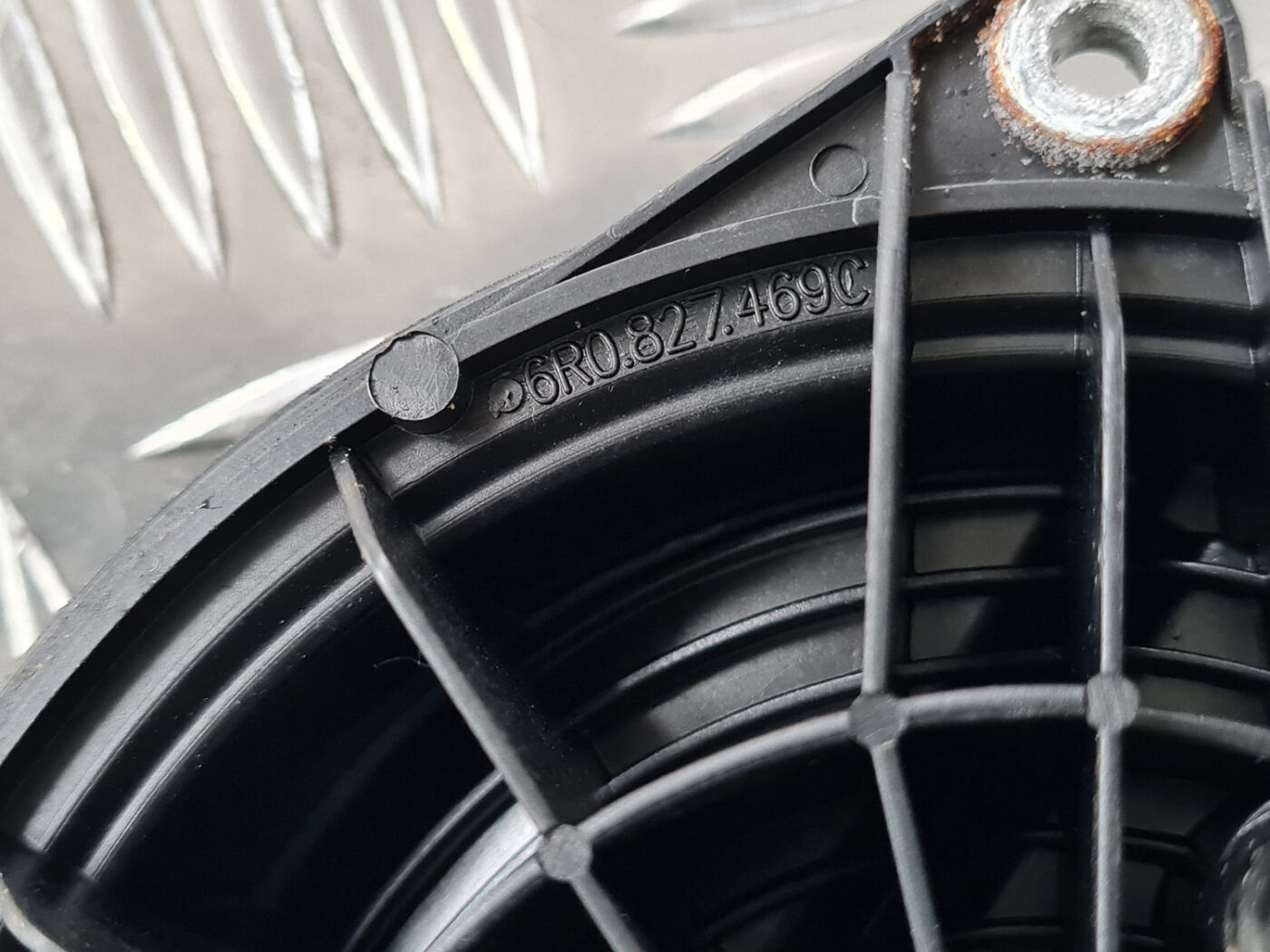 Bagažnieka vāka slēdzenes pogas emblēma priekš VW GOLF 6 2011 3 Bagažnieka vāka slēdzenes pogas emblēma priekš VW GOLF 6 2011