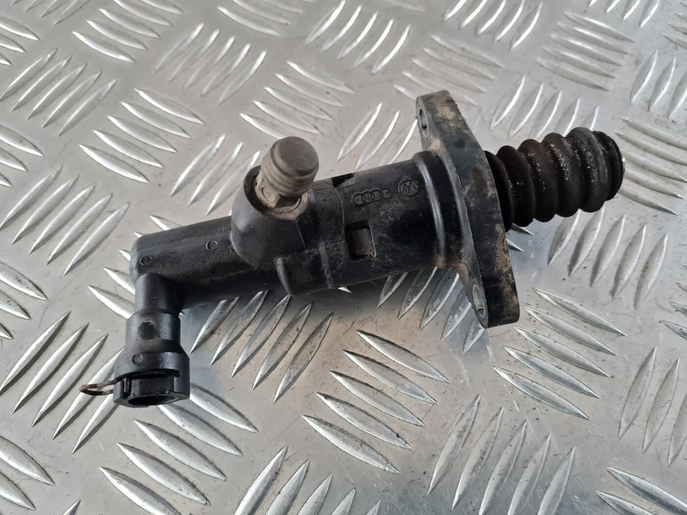 Sajūga palīgcilindrs priekš VW GOLF 6 2011 2 Sajūga palīgcilindrs priekš VW GOLF 6 2011