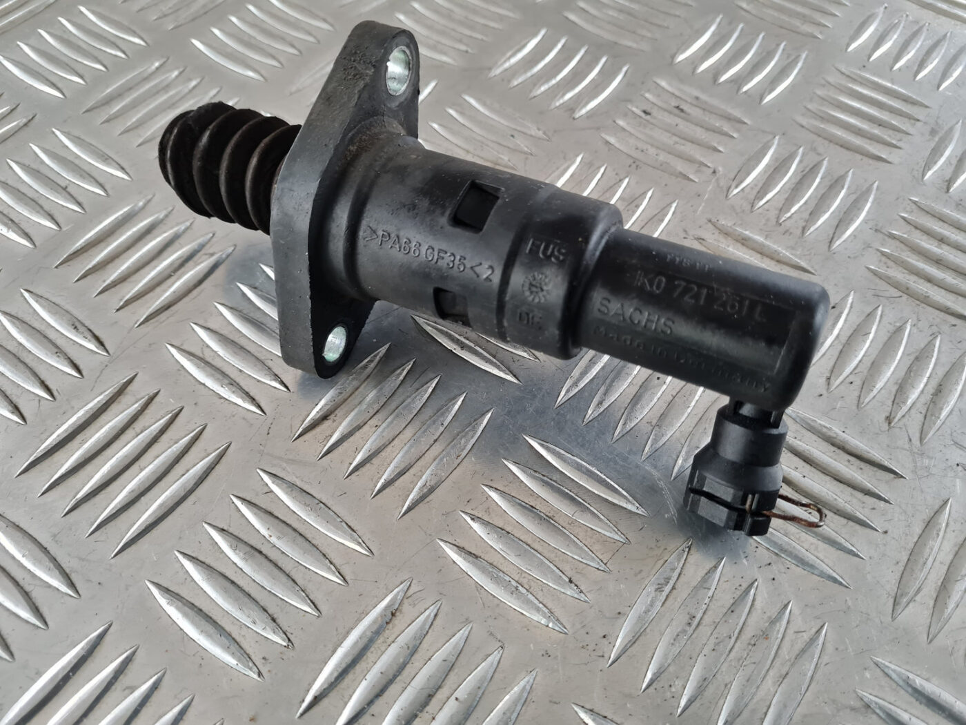 Sajūga palīgcilindrs priekš VW GOLF 6 2011 4 Sajūga palīgcilindrs priekš VW GOLF 6 2011