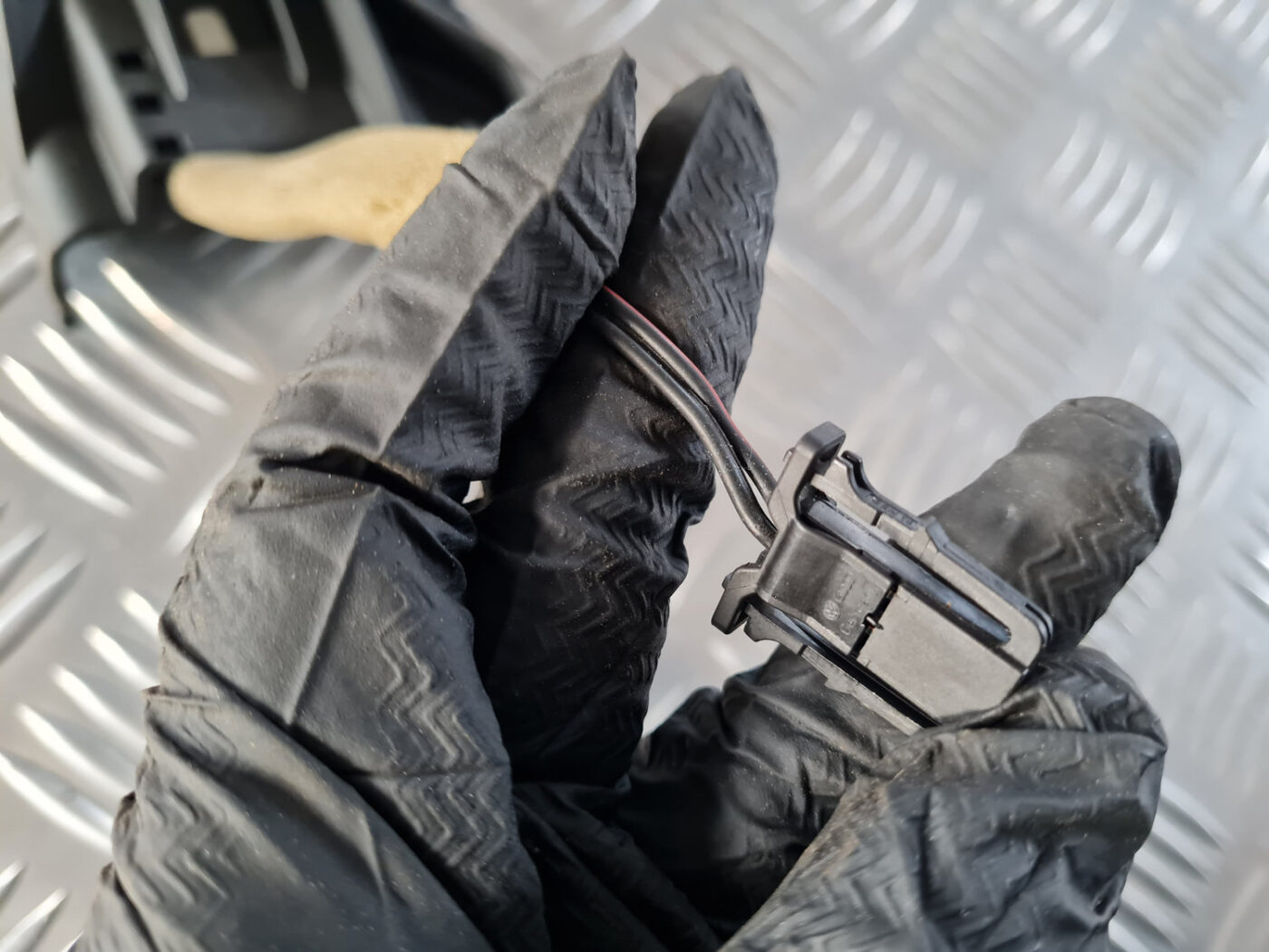 Durvju spoguļa apdares uzlika salonā (ar skaļruni) priekš VW GOLF 6 2011 7 Durvju spoguļa apdares uzlika salonā (ar skaļruni) priekš VW GOLF 6 2011