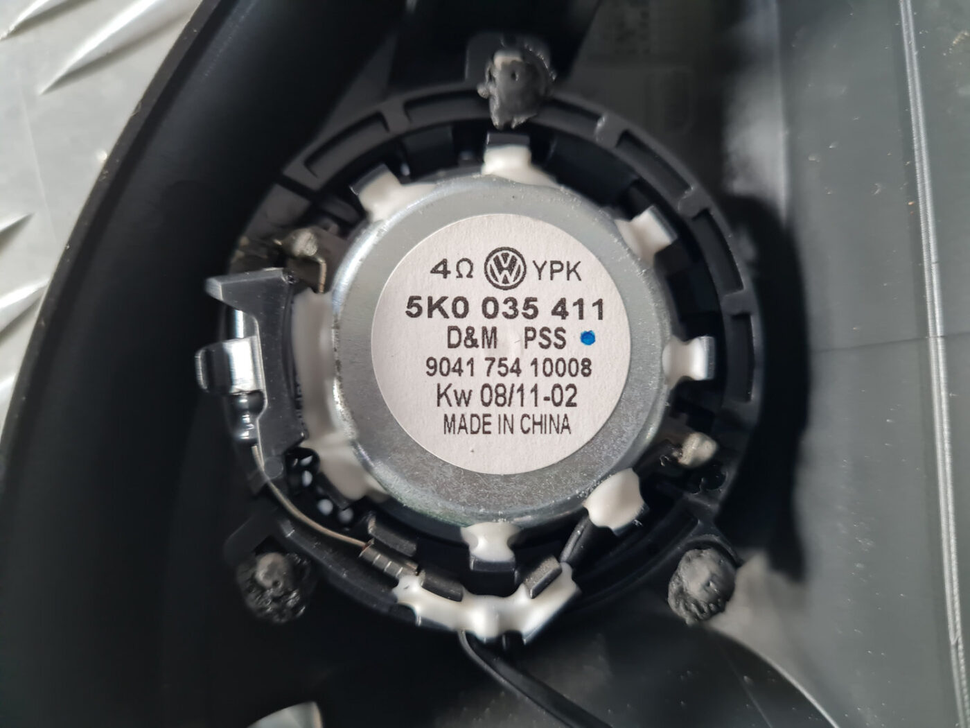 Durvju spoguļa apdares uzlika salonā (ar skaļruni) priekš VW GOLF 6 2011 3 Durvju spoguļa apdares uzlika salonā (ar skaļruni) priekš VW GOLF 6 2011